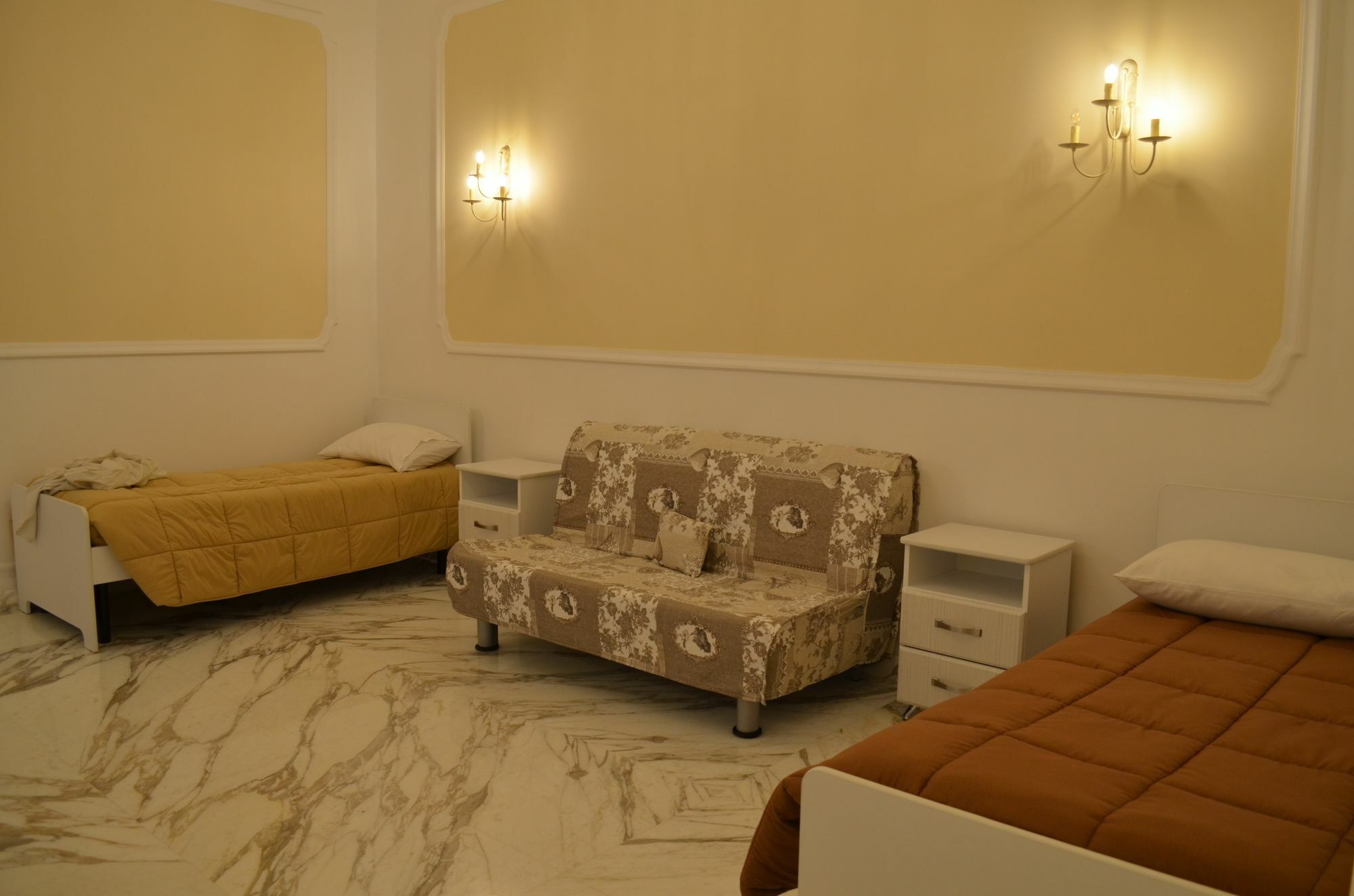 Domus Chiaia Appartement